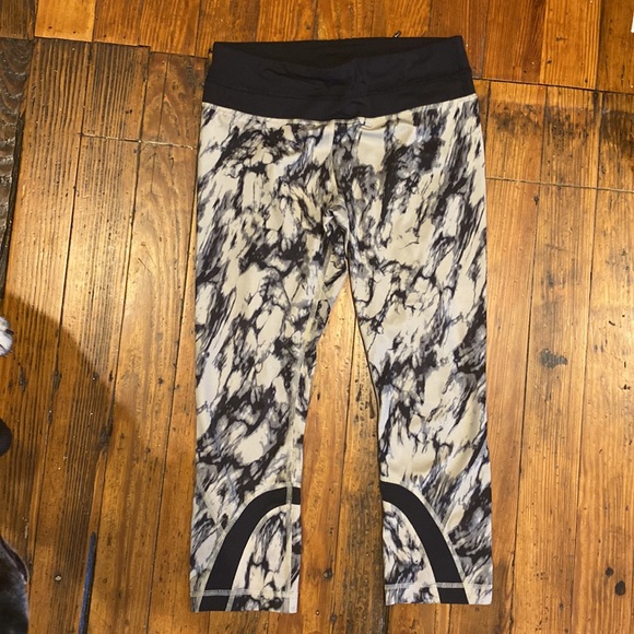 lululemon Inspire Crops II Granite Marble pattern - Picture 2 of 5